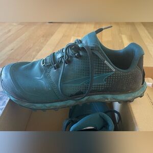 ALTRAA Women’s Superior